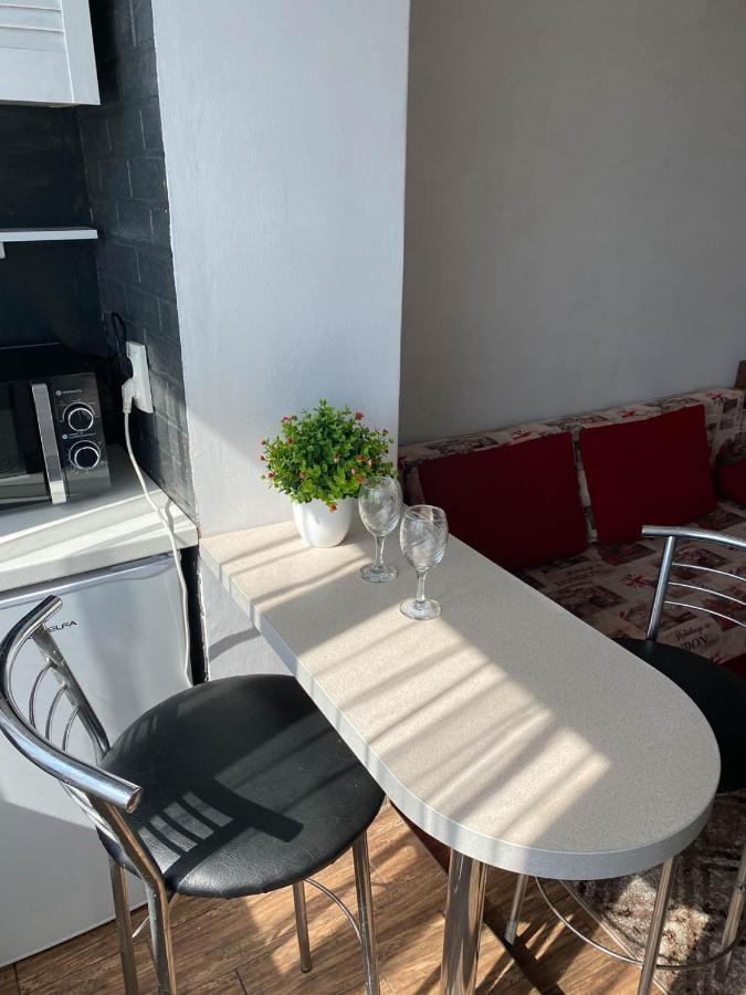 Well Located Studio - Yaroslavska Str. 21 Appartement Charkov Buitenkant foto
