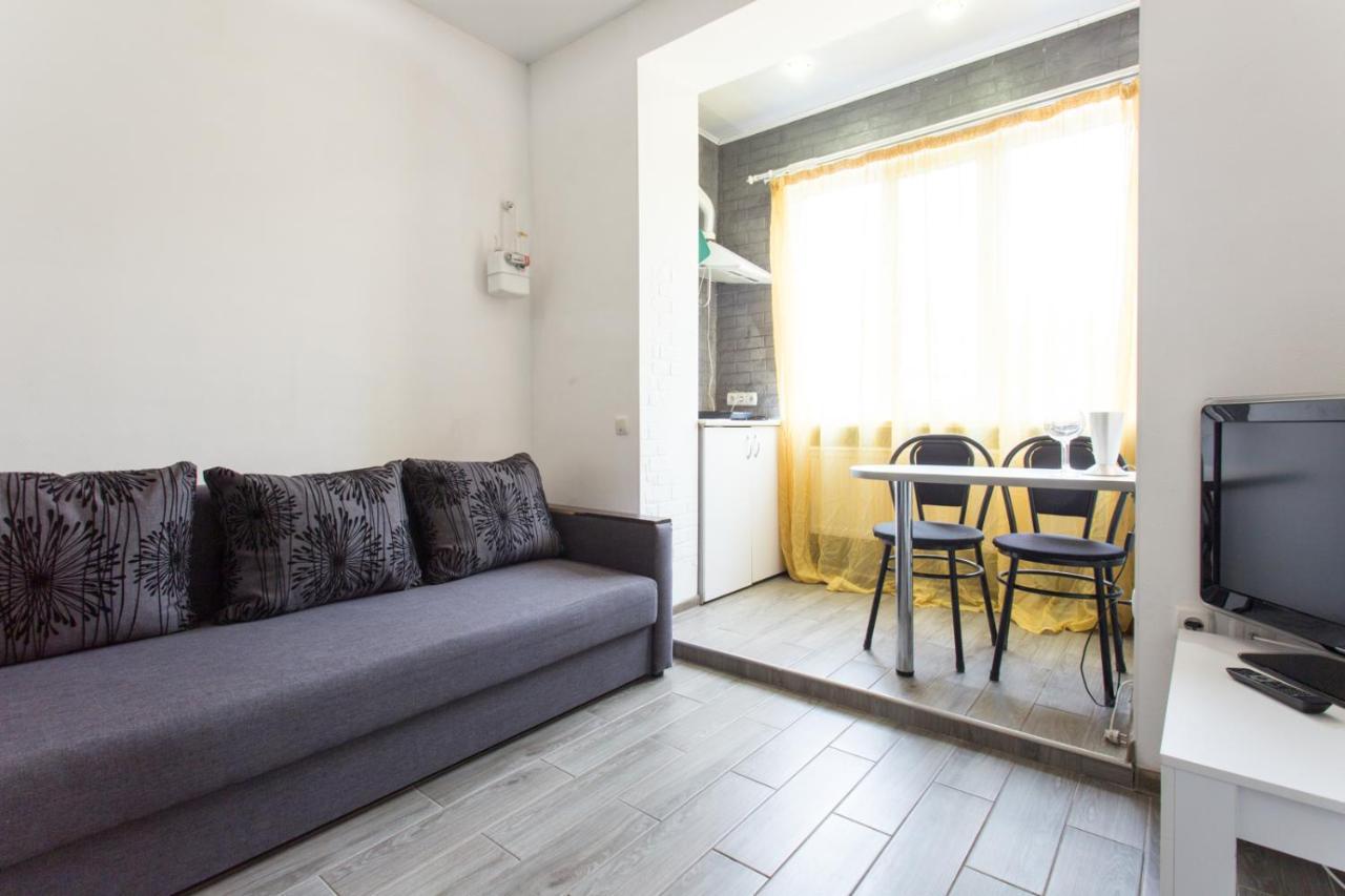 Well Located Studio - Yaroslavska Str. 21 Appartement Charkov Buitenkant foto