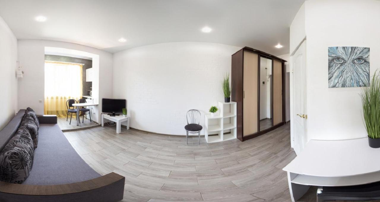 Well Located Studio - Yaroslavska Str. 21 Appartement Charkov Buitenkant foto
