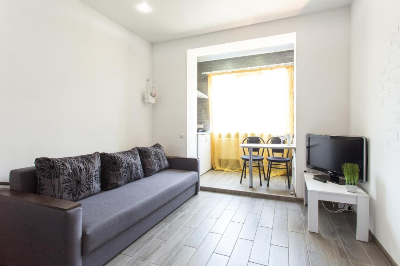 Well Located Studio - Yaroslavska Str. 21 Appartement Charkov Buitenkant foto
